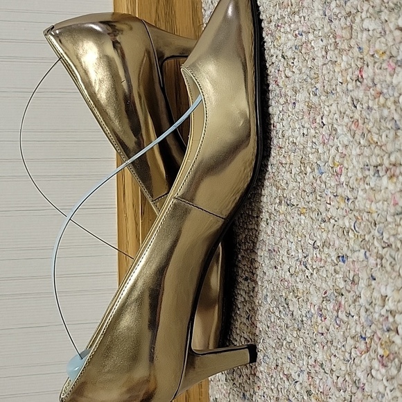 Cole Haan Gold Metallic Grand Os 2.25" Heels Sz 7. NWOT Leather - Picture 4 of 6